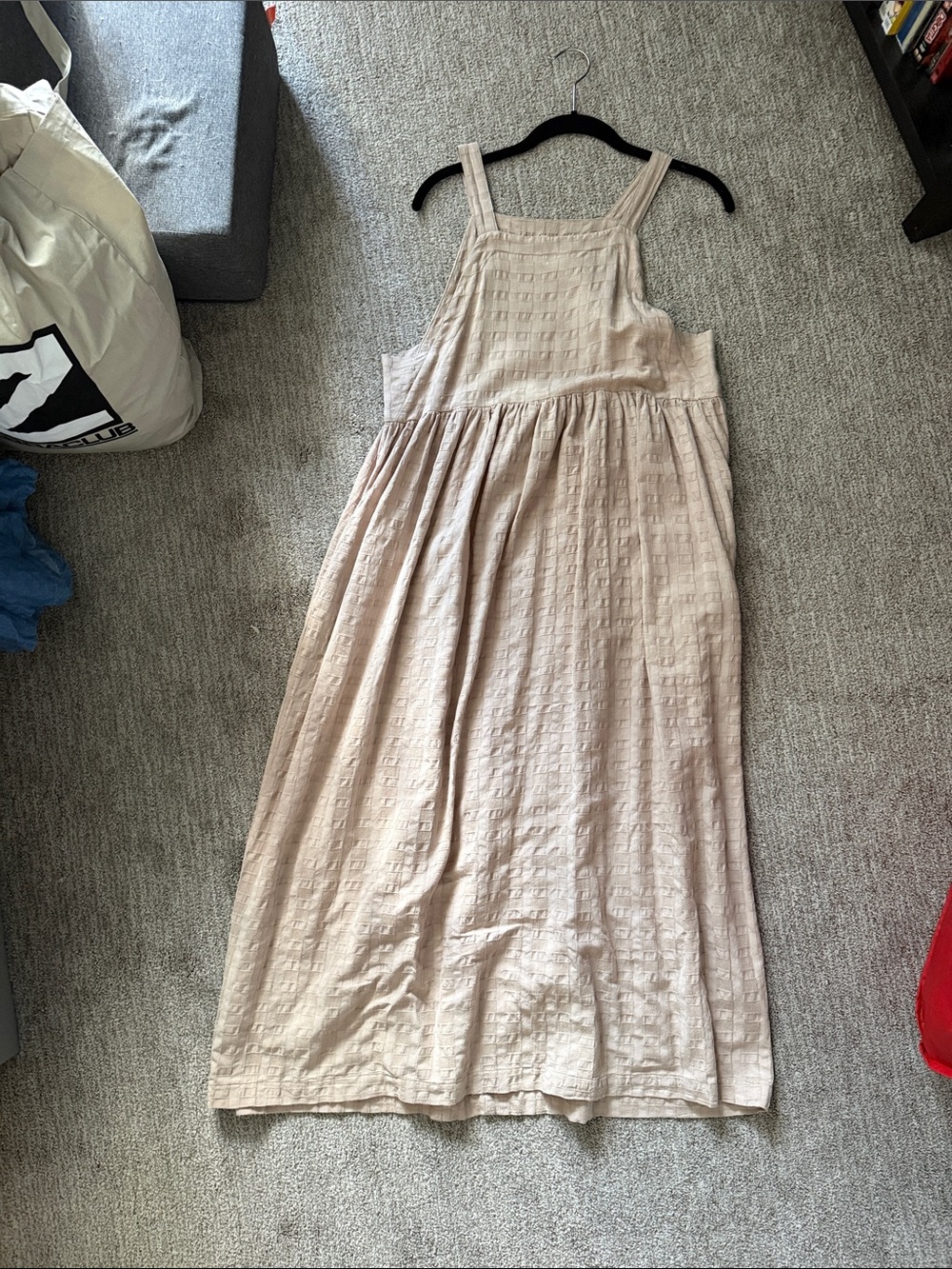 Sleeveless Beige Maxi Dress with Textured Check Pattern
